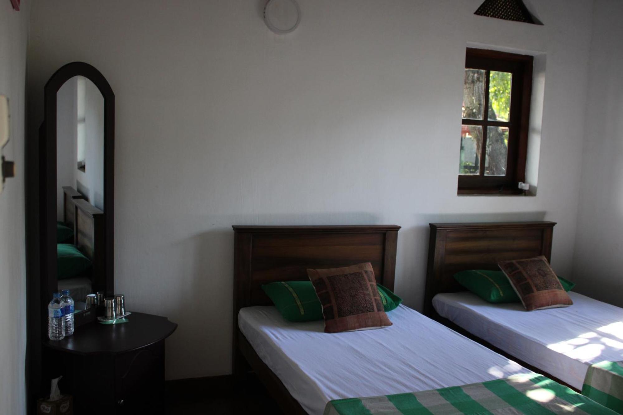 Olideb Gedara Hotel Negombo Exterior photo